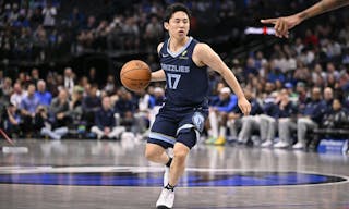 保罗生涯总助攻和抢断皆排名历史第二，仅次于斯托克顿